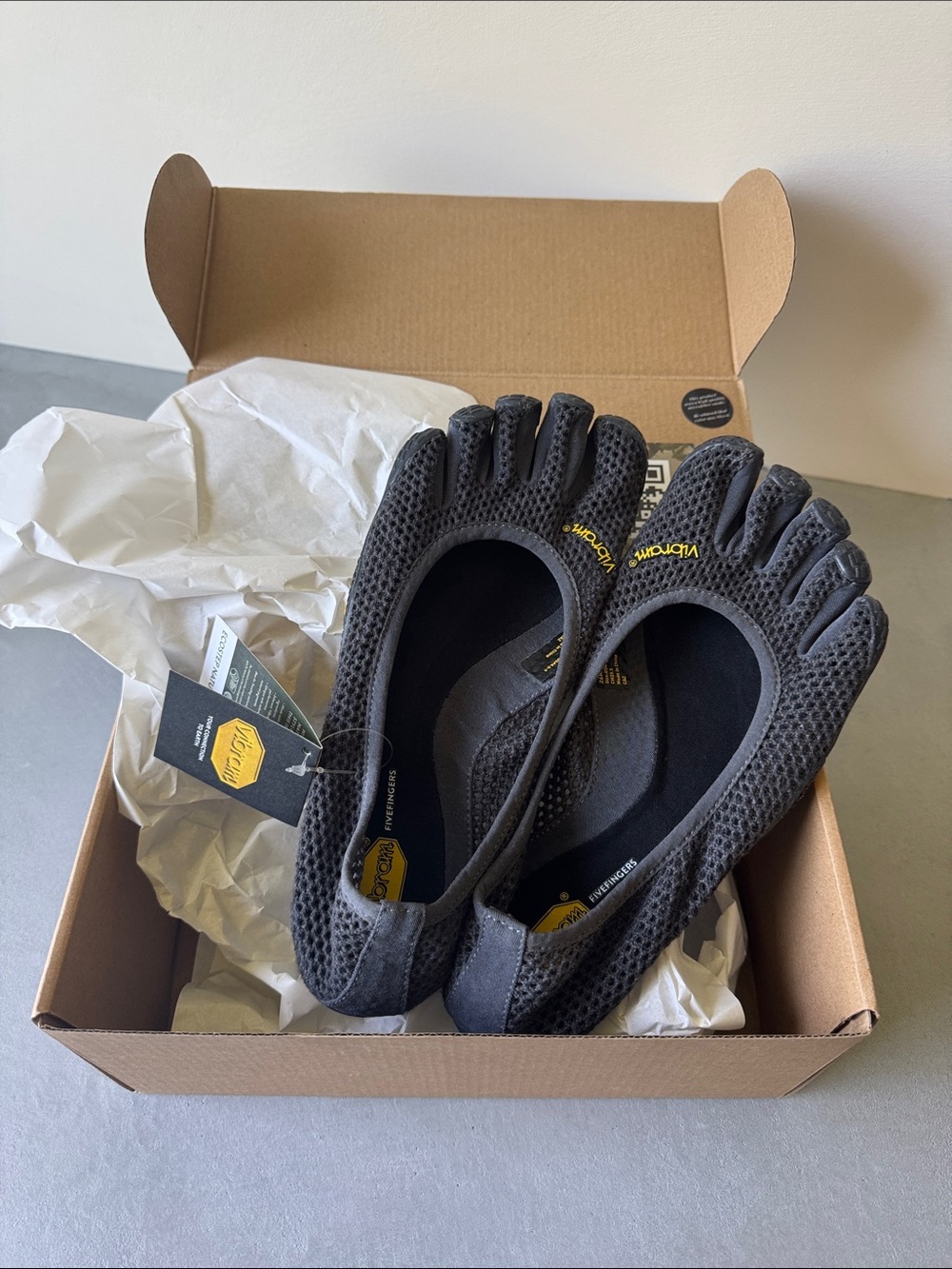 nwt nib vibram vi-b eco five fingers eu 42 men’s 9-9.5 charcoal/black
